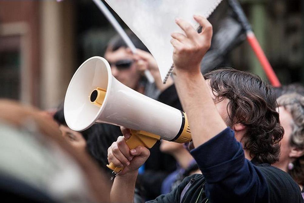 Tensions rise over teacher pay award as working hours increase again